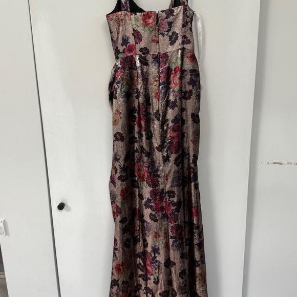 Floral gown - Picture 2 of 8